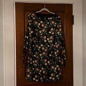 Beautiful size 6 Banana Republic dress, worn once.